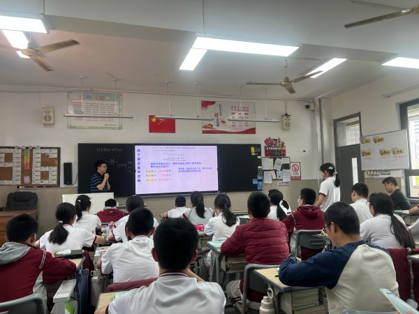 章超公开课照片 (1).jpg