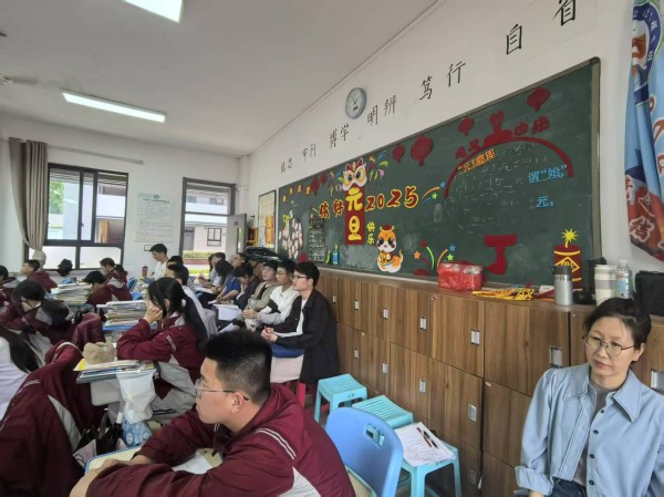 张灵郎公开课照片 (5).jpg 张灵郎公开课照片 (5).jpg