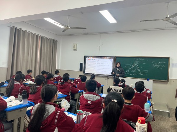 伊叶苗公开照片 (2).jpg